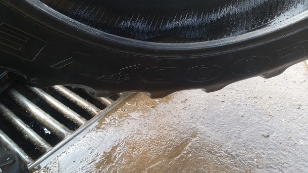 Ford Rear Tyre 16.9-38. Please Check By The Photos. - Гума за Трактор: снимка 4 Ford Rear Tyre 16.9-38. Please Check By The Photos. - Гума за Трактор: снимка 4