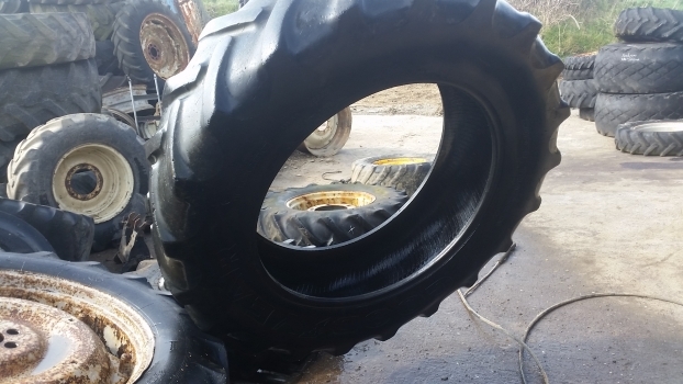 Ford Rear Tyre 16.9-38. Please Check By The Photos. - Гума за Трактор: снимка 1 Ford Rear Tyre 16.9-38. Please Check By The Photos. - Гума за Трактор: снимка 1