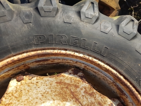 Ford Rear Wheel Complete R38 Pirelli Tm700 580/70r38 - Комплект колела за Трактор: снимка 4 Ford Rear Wheel Complete R38 Pirelli Tm700 580/70r38 - Комплект колела за Трактор: снимка 4