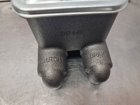 Ford Tw10, Tw Series, 9600 Brake Master Cylinder C7nn2140a, D3nn2140a - Спирачен цилиндър за Селскостопанска техника: снимка 4 Ford Tw10, Tw Series, 9600 Brake Master Cylinder C7nn2140a, D3nn2140a - Спирачен цилиндър за Селскостопанска техника: снимка 4