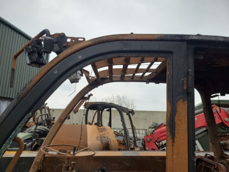 Jcb 542-70 Ag Cab door frame Upper 402/s2934 - Врата и части: снимка 4 Jcb 542-70 Ag Cab door frame Upper 402/s2934 - Врата и части: снимка 4