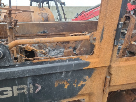 Jcb 542-70 Ag Cab door frame Upper 402/s2934 - Врата и части: снимка 3 Jcb 542-70 Ag Cab door frame Upper 402/s2934 - Врата и части: снимка 3