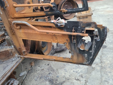 Jcb 542-70 Ag Cab door frame lower 402/s3035 - Врата и части: снимка 4 Jcb 542-70 Ag Cab door frame lower 402/s3035 - Врата и части: снимка 4