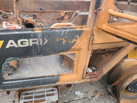 Jcb 542-70 Ag Cab door frame lower 402/s3035 - Врата и части: снимка 3 Jcb 542-70 Ag Cab door frame lower 402/s3035 - Врата и части: снимка 3