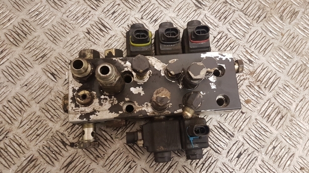 Landini Mythos 115 Transmission Hydraulic Valve Block 3648149m91, 3655022m91 - Хидравличен клапан за Трактор: снимка 3 Landini Mythos 115 Transmission Hydraulic Valve Block 3648149m91, 3655022m91 - Хидравличен клапан за Трактор: снимка 3