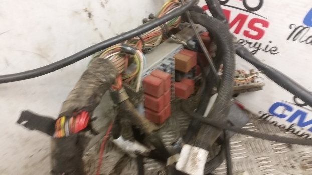 Landini Mythos Tdi 115 Cab Fuse Box Wiring Loom Set - Кабели/ Жици за Трактор: снимка 4 Landini Mythos Tdi 115 Cab Fuse Box Wiring Loom Set - Кабели/ Жици за Трактор: снимка 4