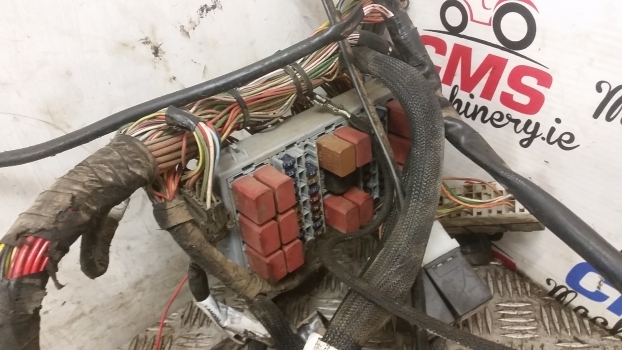 Landini Mythos Tdi 115 Cab Fuse Box Wiring Loom Set - Кабели/ Жици за Трактор: снимка 3 Landini Mythos Tdi 115 Cab Fuse Box Wiring Loom Set - Кабели/ Жици за Трактор: снимка 3