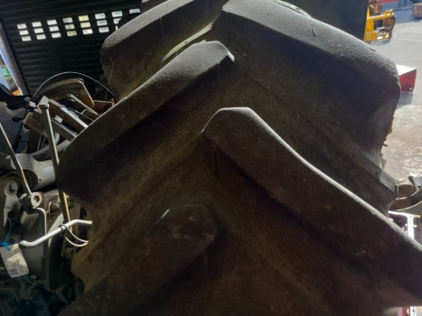 Комплект колела Massey Ferguson 265, 275, 290 Rear Wheel And Tyre 16.9r34: снимка 7