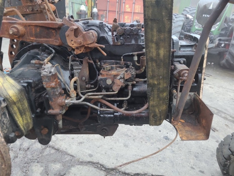 Massey Ferguson 4255 Rear Axle Centre Housing - Задна ос за Селскостопанска техника: снимка 1 Massey Ferguson 4255 Rear Axle Centre Housing - Задна ос за Селскостопанска техника: снимка 1