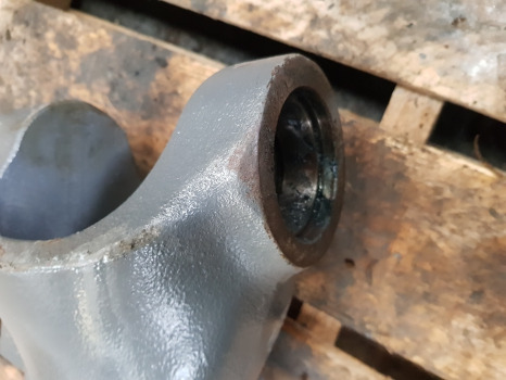 Massey Ferguson 5612, 5713 Front Axle Casting Rhs 730.01.114.65, 7300181405 - Предна ос за Трактор: снимка 4 Massey Ferguson 5612, 5713 Front Axle Casting Rhs 730.01.114.65, 7300181405 - Предна ос за Трактор: снимка 4