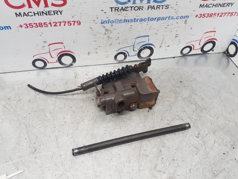 Massey Ferguson 690, 698, 699 Lift Cover Hydraulic Selector Valve - Хидравличен клапан за Трактор: снимка 4 Massey Ferguson 690, 698, 699 Lift Cover Hydraulic Selector Valve - Хидравличен клапан за Трактор: снимка 4