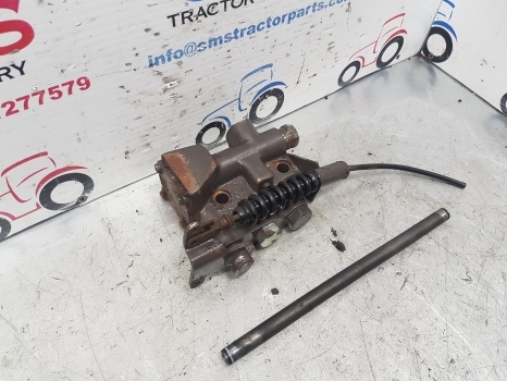Massey Ferguson 690, 698, 699 Lift Cover Hydraulic Selector Valve - Хидравличен клапан за Трактор: снимка 2 Massey Ferguson 690, 698, 699 Lift Cover Hydraulic Selector Valve - Хидравличен клапан за Трактор: снимка 2