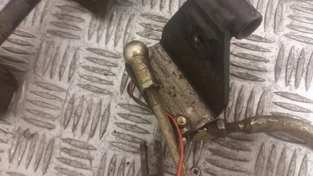 New Holland Backhoe Control Levers (85803802, 85803784) And Assy (85804899) - Кабина и интериор за Багер-товарач: снимка 4 New Holland Backhoe Control Levers (85803802, 85803784) And Assy (85804899) - Кабина и интериор за Багер-товарач: снимка 4