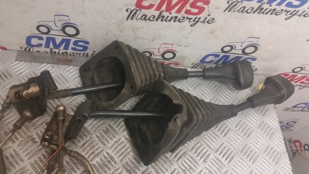 New Holland Backhoe Control Levers (85803802, 85803784) And Assy (85804899) - Кабина и интериор за Багер-товарач: снимка 3 New Holland Backhoe Control Levers (85803802, 85803784) And Assy (85804899) - Кабина и интериор за Багер-товарач: снимка 3
