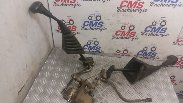 New Holland Backhoe Control Levers (85803802, 85803784) And Assy (85804899) - Кабина и интериор за Багер-товарач: снимка 5 New Holland Backhoe Control Levers (85803802, 85803784) And Assy (85804899) - Кабина и интериор за Багер-товарач: снимка 5