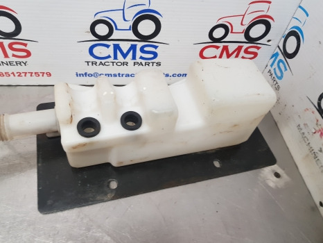 New Holland Case Maxxum Windshield Washer Reservoir 87638112, 87470604 - Чистачка за Селскостопанска техника: снимка 4 New Holland Case Maxxum Windshield Washer Reservoir 87638112, 87470604 - Чистачка за Селскостопанска техника: снимка 4