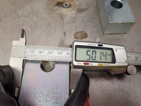 New Holland Case Tm, Mxm, T6, T7, Tsa, T7000, Maxxum, Puma Fan Weight Lock Plate Kit 82012443 - Противовес: снимка 3 New Holland Case Tm, Mxm, T6, T7, Tsa, T7000, Maxxum, Puma Fan Weight Lock Plate Kit 82012443 - Противовес: снимка 3