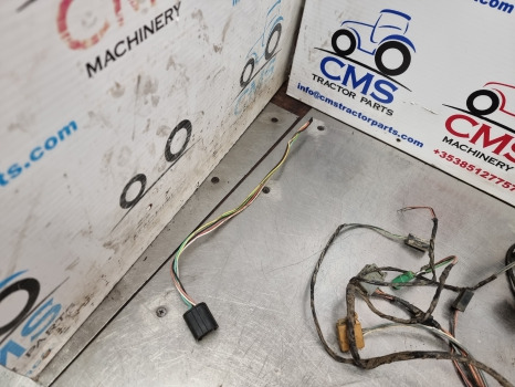 New Holland Case Ts115a, Case Mxu Cab Roof Wiring Loom 82035435, 82032538 - Кабели/ Жици: снимка 2 New Holland Case Ts115a, Case Mxu Cab Roof Wiring Loom 82035435, 82032538 - Кабели/ Жици: снимка 2