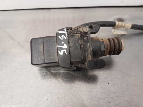 New Holland T5.95, T4, T5 Series Clutch, Brake Pedal Switch 87484879 - Електрическа система за Трактор: снимка 2 New Holland T5.95, T4, T5 Series Clutch, Brake Pedal Switch 87484879 - Електрическа система за Трактор: снимка 2