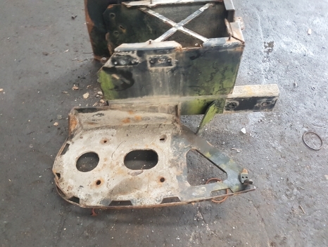 New Holland T7.200, T7.170, T7.185 Battery Box 84402058, 84402062 - Акумулатор за Трактор: снимка 2 New Holland T7.200, T7.170, T7.185 Battery Box 84402058, 84402062 - Акумулатор за Трактор: снимка 2