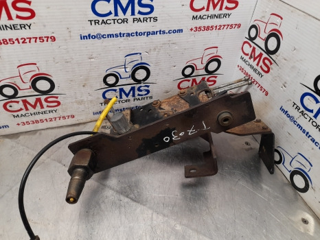 New Holland T7030 Case T6000, Puma Valves Bracket Support 84145741, 84145738 - Части на спирачната система за Селскостопанска техника: снимка 2 New Holland T7030 Case T6000, Puma Valves Bracket Support 84145741, 84145738 - Части на спирачната система за Селскостопанска техника: снимка 2