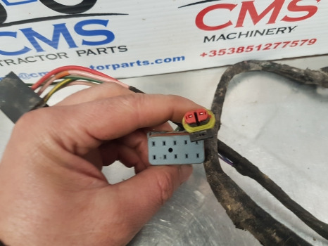 New Holland T7040, T6000, T7000, Ac Wiring Loom 87395315, 84194119 - Кабели/ Жици: снимка 4 New Holland T7040, T6000, T7000, Ac Wiring Loom 87395315, 84194119 - Кабели/ Жици: снимка 4