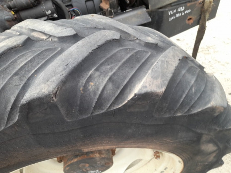 Valtra 6400 Front Wheel And Tyre 13.6r28, 13.6r28, 12x28 - Комплект колела: снимка 3 Valtra 6400 Front Wheel And Tyre 13.6r28, 13.6r28, 12x28 - Комплект колела: снимка 3