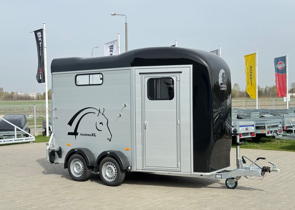 CHEVAL LIBERTÉ Cheval Liberte Touring Country XL przyczepa na dwa konie | duża siodlarnia | drzwi boczne | rampa przednia | 387×179 cm | ALUMINIOWA | Debon | dostawa | mocna i solidna | - Ремарке за коне: снимка 1 CHEVAL LIBERTÉ Cheval Liberte Touring Country XL przyczepa na dwa konie | duża siodlarnia | drzwi boczne | rampa przednia | 387×179 cm | ALUMINIOWA | Debon | dostawa | mocna i solidna | - Ремарке за коне: снимка 1