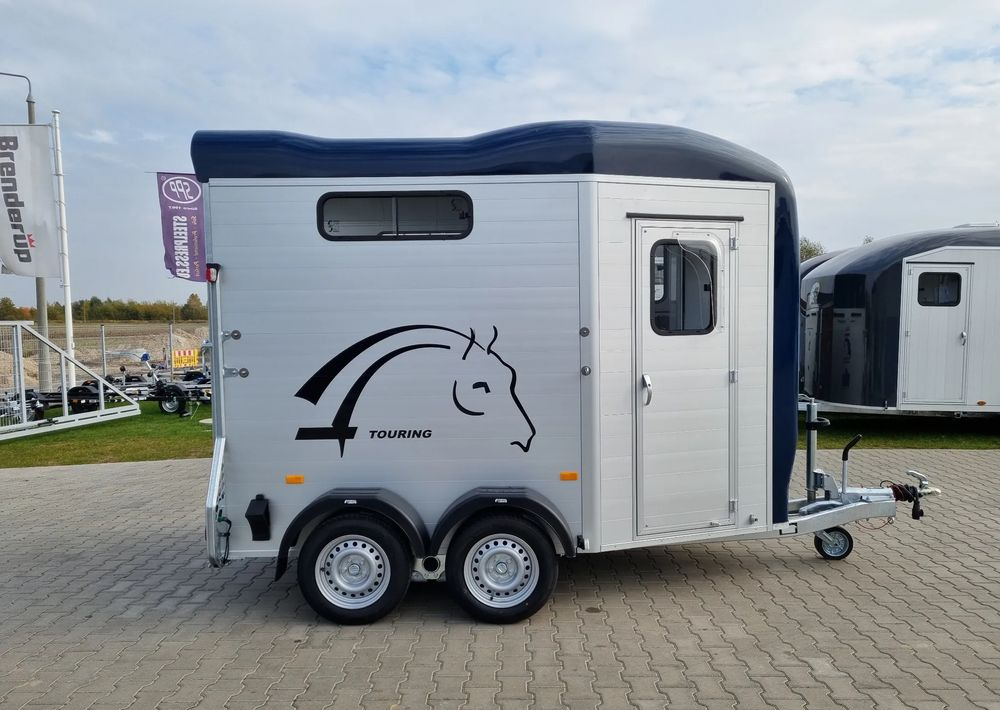 CHEVAL LIBERTÉ Touring Country + siodlarnia | przyczepa dla dwóch koni z rampą z przodu | 2000 kg DMC - Ремарке за коне: снимка 4 CHEVAL LIBERTÉ Touring Country + siodlarnia | przyczepa dla dwóch koni z rampą z przodu | 2000 kg DMC - Ремарке за коне: снимка 4