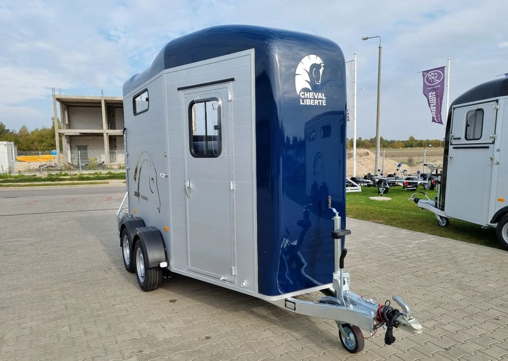 CHEVAL LIBERTÉ Touring Country + siodlarnia | przyczepa dla dwóch koni z rampą z przodu | 2000 kg DMC - Ремарке за коне: снимка 5 CHEVAL LIBERTÉ Touring Country + siodlarnia | przyczepa dla dwóch koni z rampą z przodu | 2000 kg DMC - Ремарке за коне: снимка 5