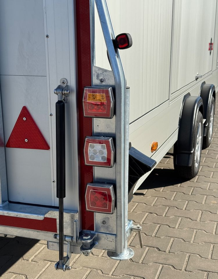DEBON Debon C2000 - zamknięta przyczepa do przewozu aut, 550 x 215 cm, 3500kg, felgi ALU, wciągarka elektryczna - Автовоз ремарке: снимка 5 DEBON Debon C2000 - zamknięta przyczepa do przewozu aut, 550 x 215 cm, 3500kg, felgi ALU, wciągarka elektryczna - Автовоз ремарке: снимка 5