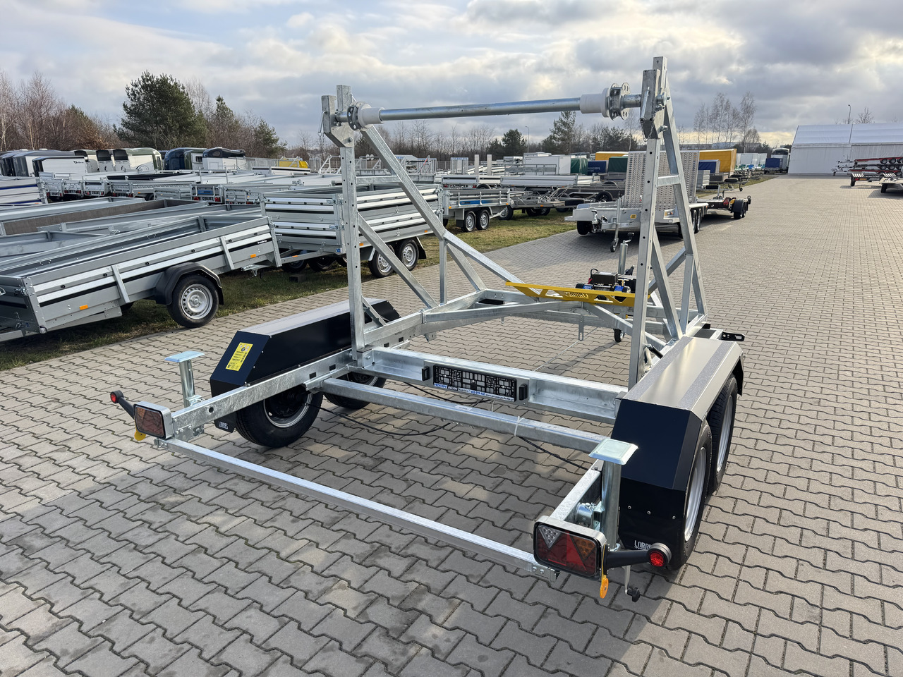 LORRIES TPB35-4925 + wciągarka elektryczna | 3500kg - Кабелно ремарке: снимка 4 LORRIES TPB35-4925 + wciągarka elektryczna | 3500kg - Кабелно ремарке: снимка 4