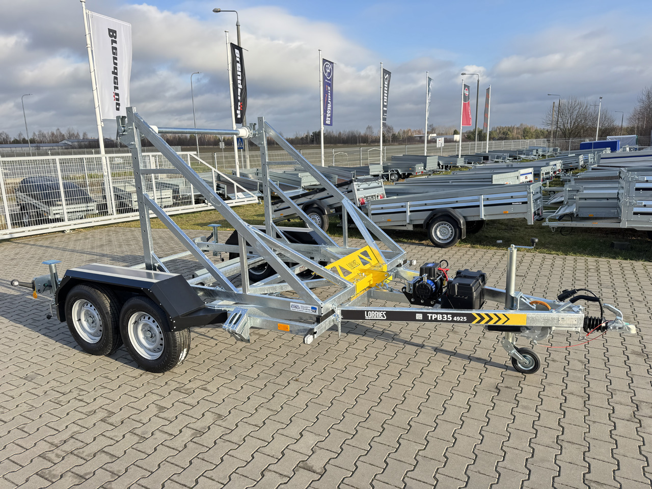 LORRIES TPB35-4925 + wciągarka elektryczna | 3500kg - Кабелно ремарке: снимка 1 LORRIES TPB35-4925 + wciągarka elektryczna | 3500kg - Кабелно ремарке: снимка 1