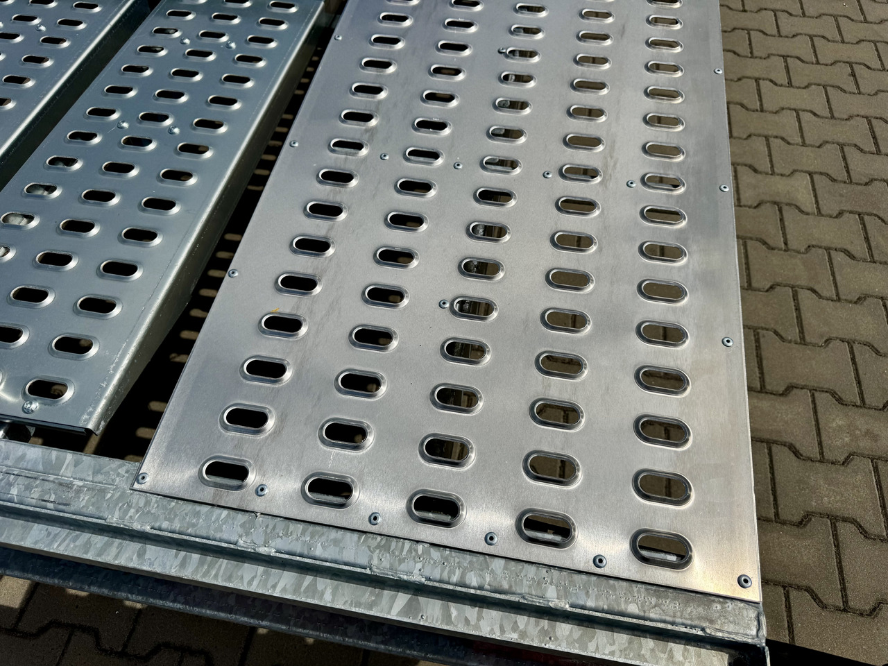 Нови Автовоз ремарке NIEWIADÓW Indiana 9m x 2.1 m | 3.5T: снимка 7 Нови Автовоз ремарке NIEWIADÓW Indiana 9m x 2.1 m | 3.5T: снимка 7