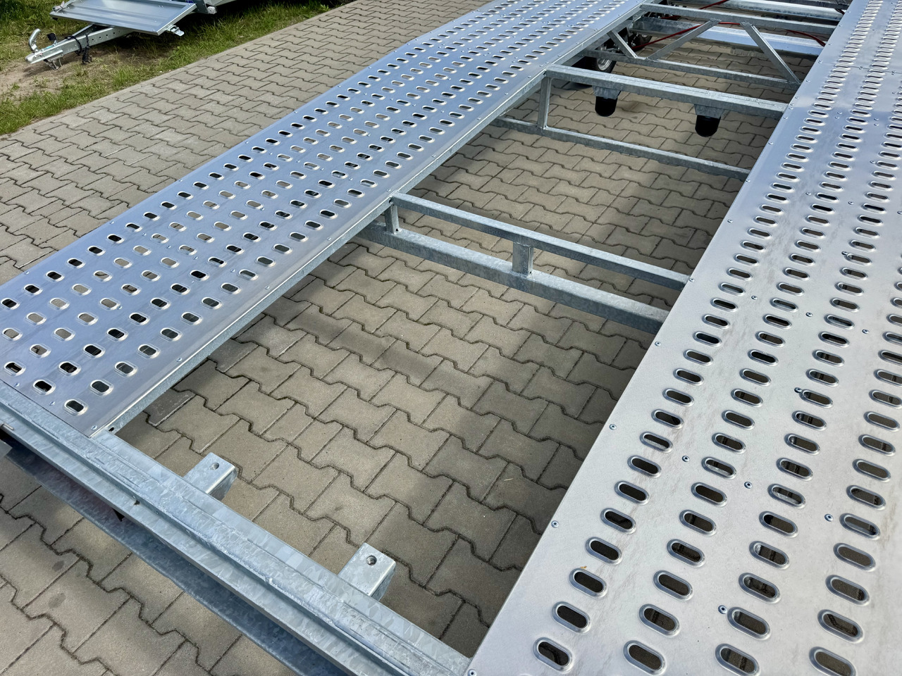 Нови Автовоз ремарке NIEWIADÓW Indiana 9m x 2.1 m | 3.5T: снимка 19 Нови Автовоз ремарке NIEWIADÓW Indiana 9m x 2.1 m | 3.5T: снимка 19