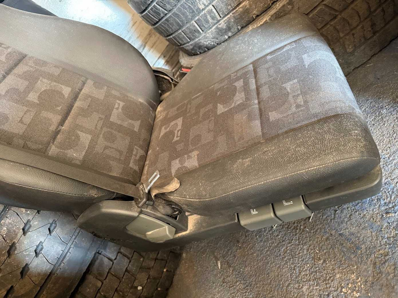 Foteli siedzenia komplet Mercedes Actros nowe - Седалка за Камион: снимка 3 Foteli siedzenia komplet Mercedes Actros nowe - Седалка за Камион: снимка 3