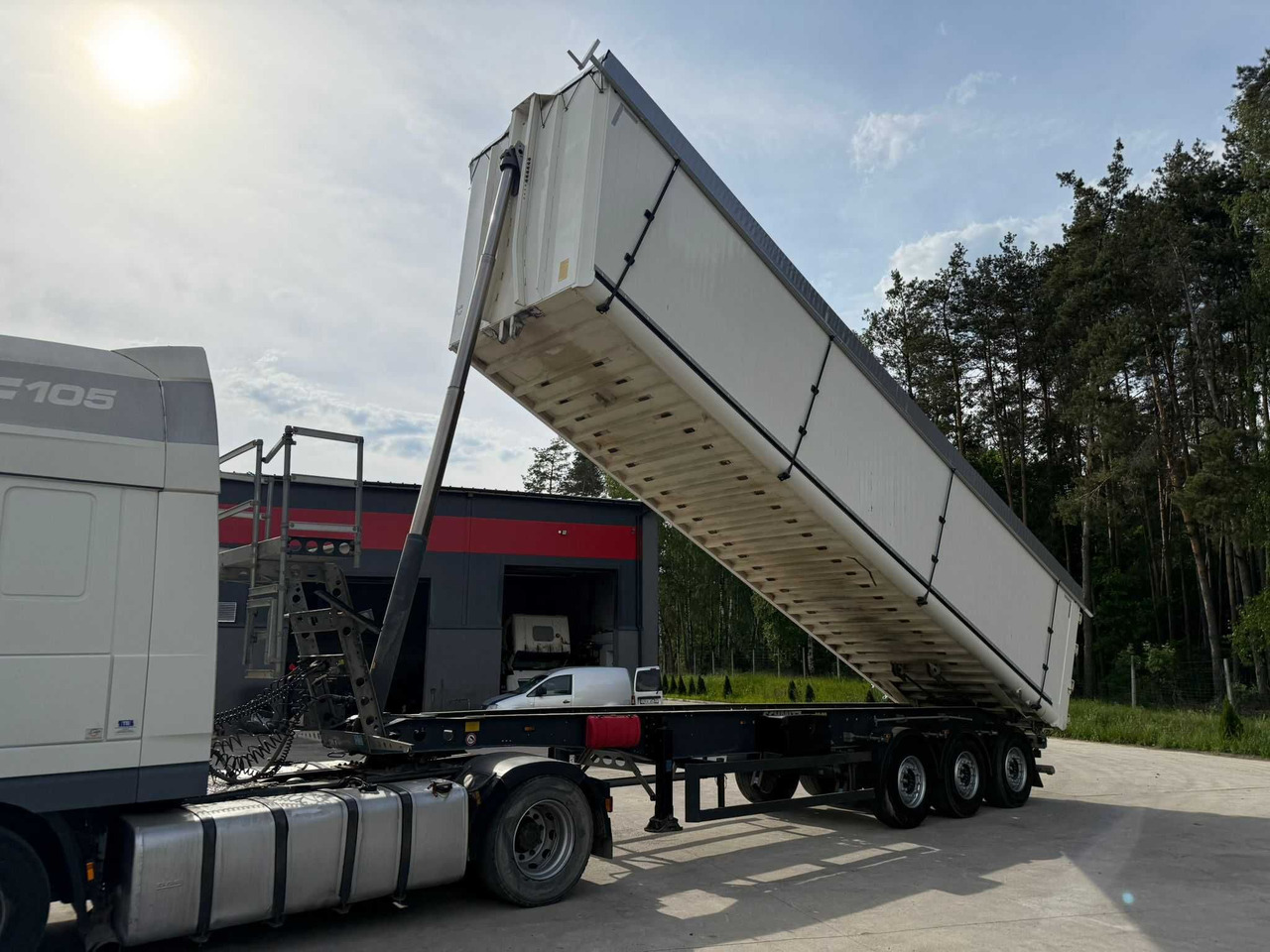 Wywrotka Schmitz 60 m3, 2018 rok, oś podnoszona, drzwi,import Francja - Самосвал полуремарке: снимка 2 Wywrotka Schmitz 60 m3, 2018 rok, oś podnoszona, drzwi,import Francja - Самосвал полуремарке: снимка 2