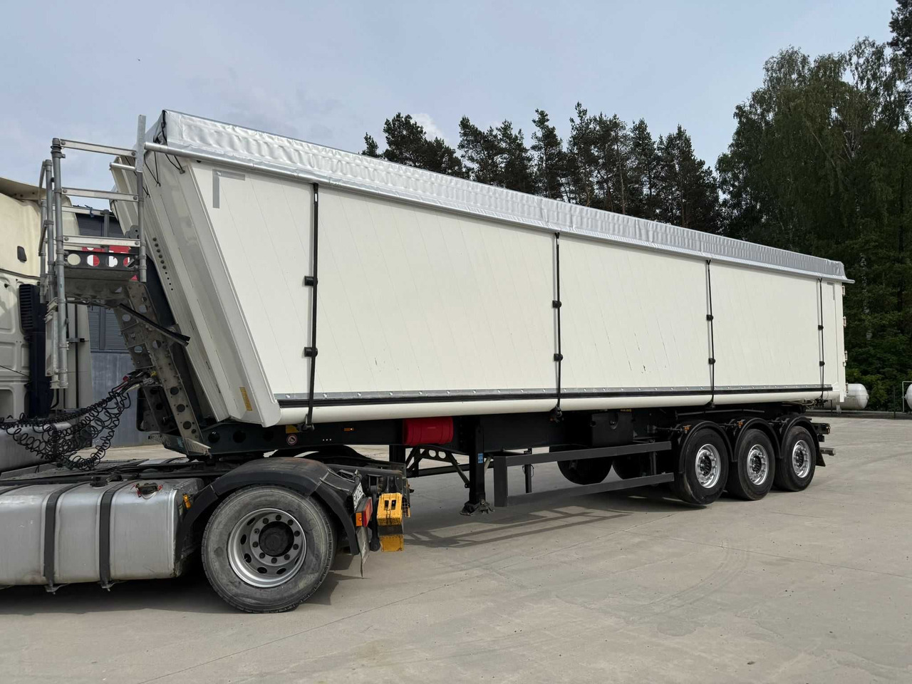 Wywrotka Schmitz 60 m3, 2018 rok, oś podnoszona, drzwi,import Francja - Самосвал полуремарке: снимка 3 Wywrotka Schmitz 60 m3, 2018 rok, oś podnoszona, drzwi,import Francja - Самосвал полуремарке: снимка 3