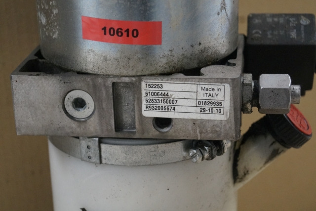 Jungheinrich 51006444 | Lifting motor with tank 24V 2,2KW 120A 2600 min-1 ISKRA Lifting motor with tank 24V 2,2KW 120A 2600 min-1 ISKRA code R932005574 for ERE225 year 2010 - Хидравлична помпа за Подемно-транспортна техника: снимка 2 Jungheinrich 51006444 | Lifting motor with tank 24V 2,2KW 120A 2600 min-1 ISKRA Lifting motor with tank 24V 2,2KW 120A 2600 min-1 ISKRA code R932005574 for ERE225 year 2010 - Хидравлична помпа за Подемно-транспортна техника: снимка 2