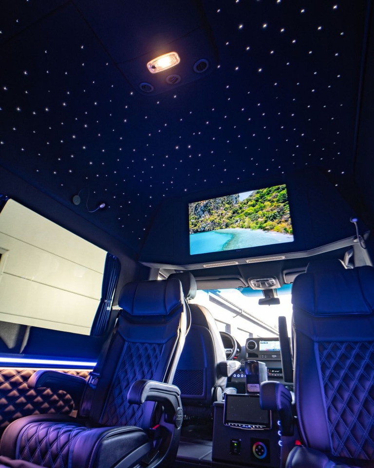 Mercedes-Benz Sprinter 319 VIP Van/ Sleeping Area/ Ski Holders - Пътнически бус: снимка 1 Mercedes-Benz Sprinter 319 VIP Van/ Sleeping Area/ Ski Holders - Пътнически бус: снимка 1