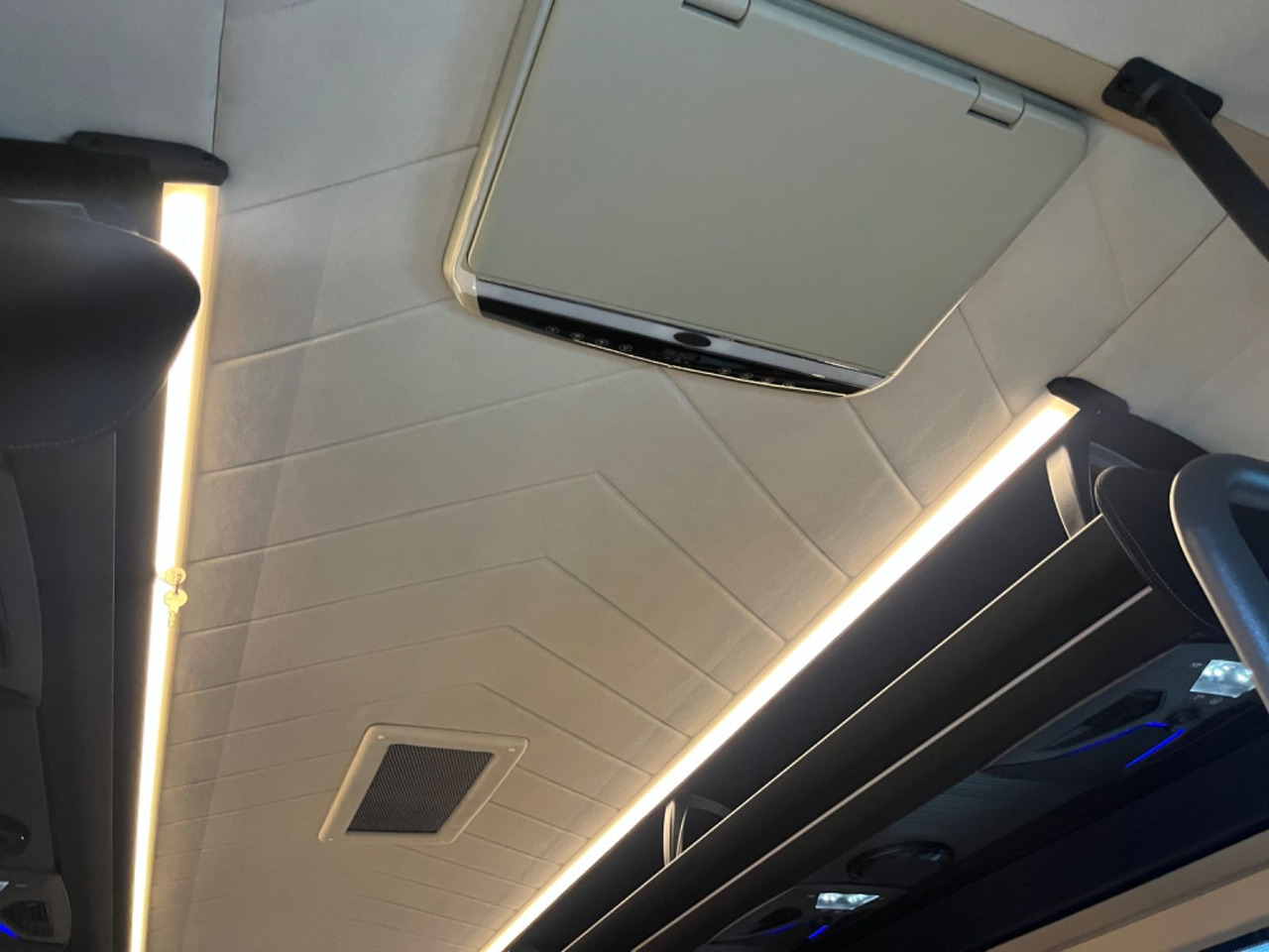 Микробус, Пътнически бус Mercedes-Benz Sprinter 519 AWD 4x4 TOURIST  / 21 to 24 Seats: снимка 21
