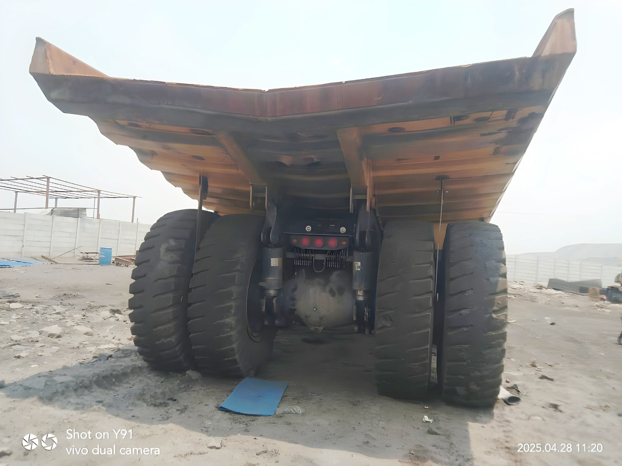 KOMATSU DUMP TRUCK HD785-7 - Минна машина: снимка 2 KOMATSU DUMP TRUCK HD785-7 - Минна машина: снимка 2