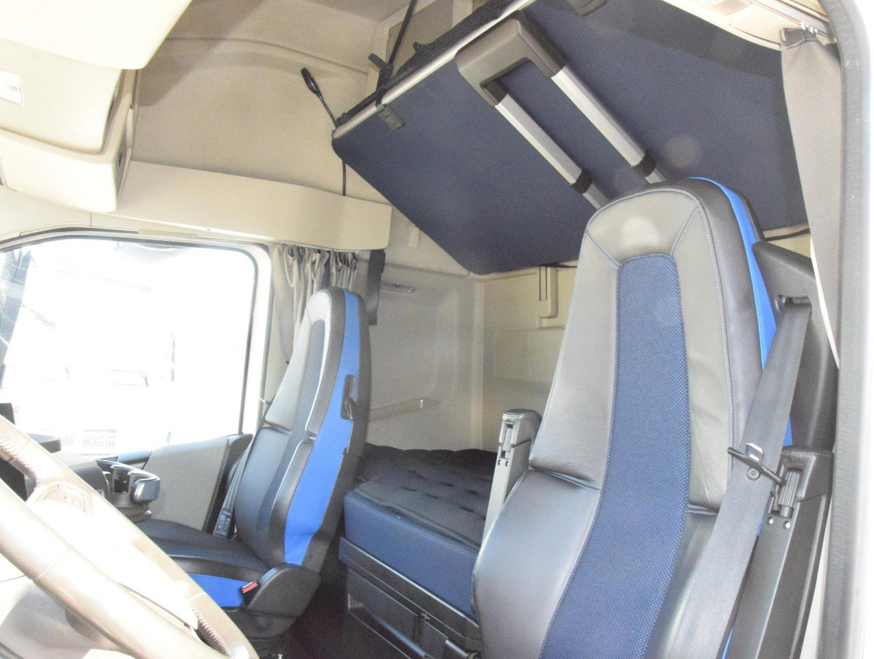 Влекач Volvo FH 460 Globetrotter XL i-Save: снимка 9