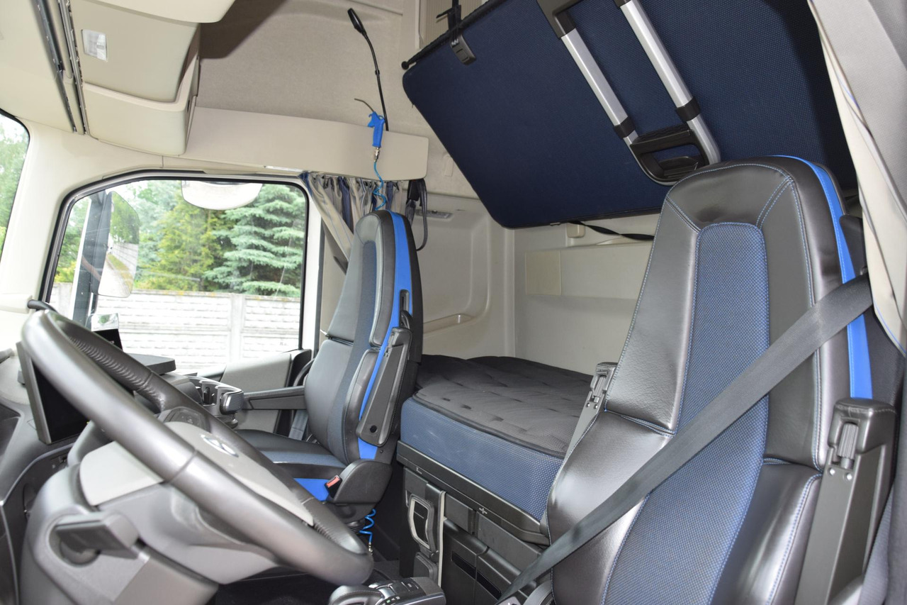 Влекач Volvo FH 460 Globetrotter XL i-Save Side Skirts: снимка 9