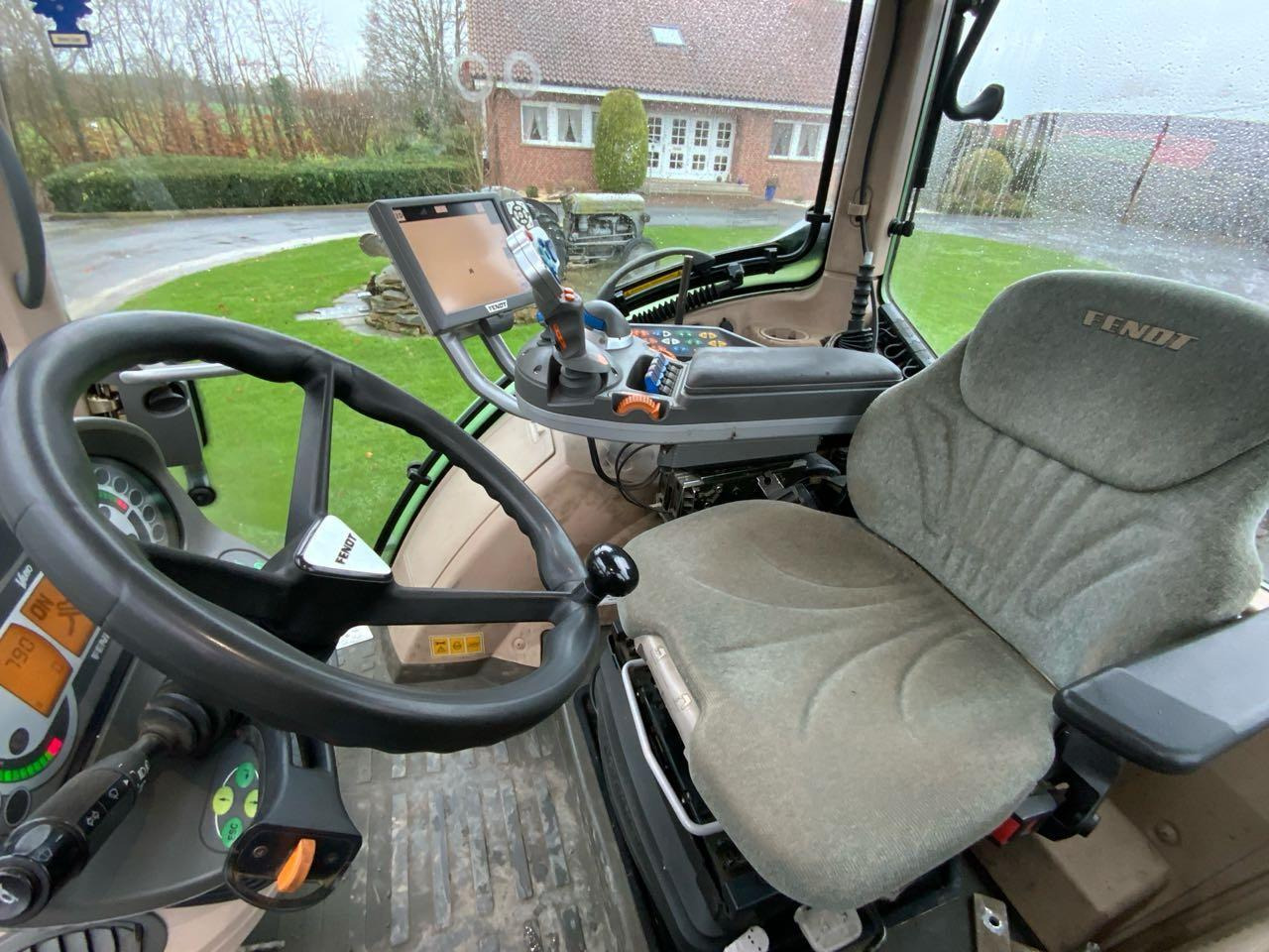 Fendt 724 Vario ProfiPlus - Трактор: снимка 4 Fendt 724 Vario ProfiPlus - Трактор: снимка 4