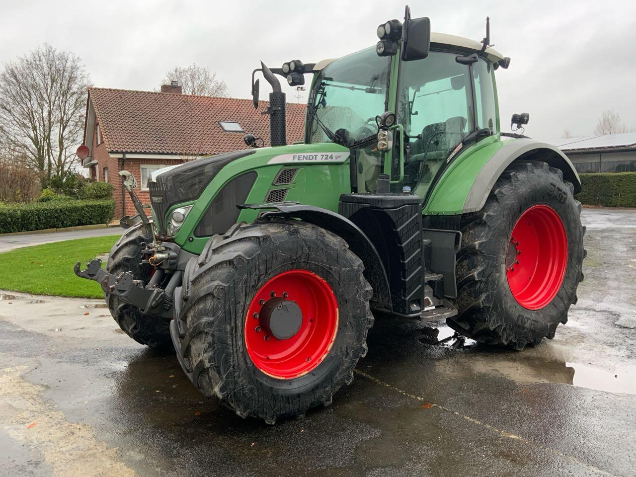 Fendt 724 Vario ProfiPlus - Трактор: снимка 2 Fendt 724 Vario ProfiPlus - Трактор: снимка 2
