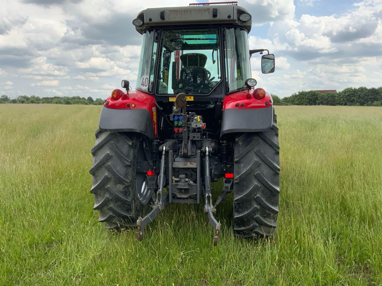 Massey Ferguson MF 5613 Dyna6 Efficient - Трактор: снимка 3 Massey Ferguson MF 5613 Dyna6 Efficient - Трактор: снимка 3