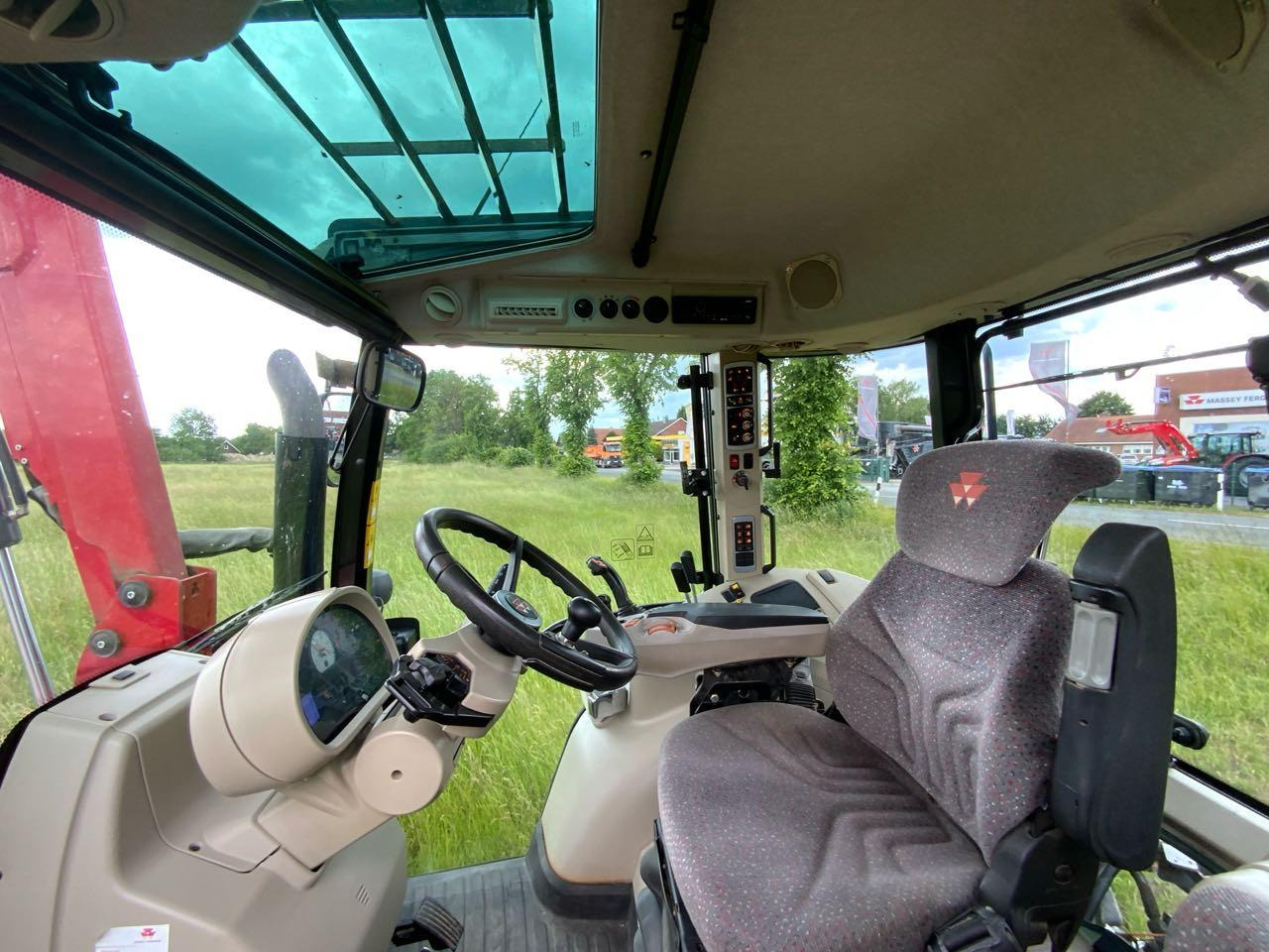 Massey Ferguson MF 5613 Dyna6 Efficient - Трактор: снимка 4 Massey Ferguson MF 5613 Dyna6 Efficient - Трактор: снимка 4