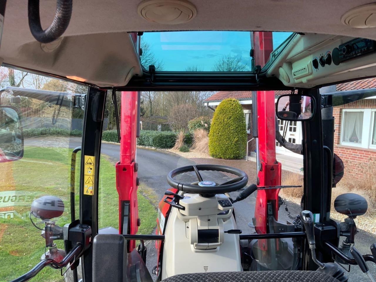 Massey Ferguson MF 5709 S - Трактор: снимка 3 Massey Ferguson MF 5709 S - Трактор: снимка 3