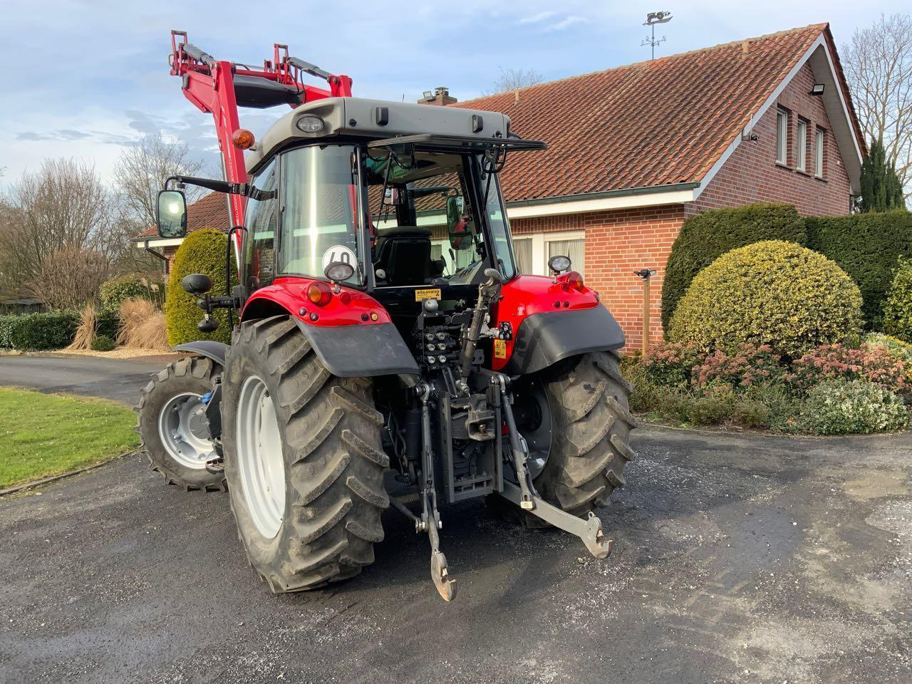 Massey Ferguson MF 5709 S - Трактор: снимка 2 Massey Ferguson MF 5709 S - Трактор: снимка 2